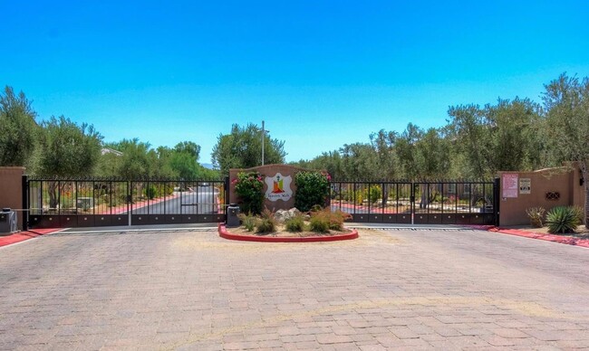 Building Photo - WELCOME TO SPANISH WALK IN PALM DESERT!