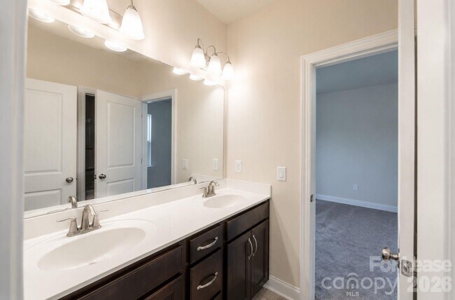 Building Photo - 104 Kentmore Dr