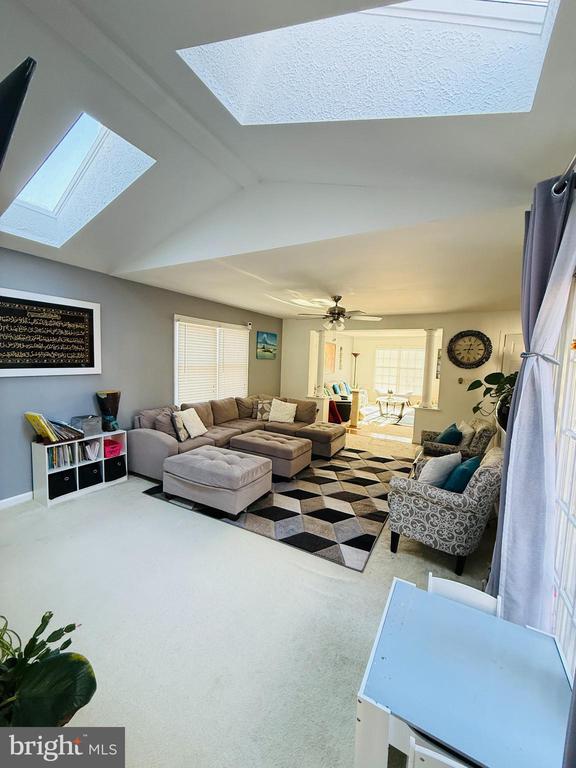 Building Photo - 16108 Kennedy St