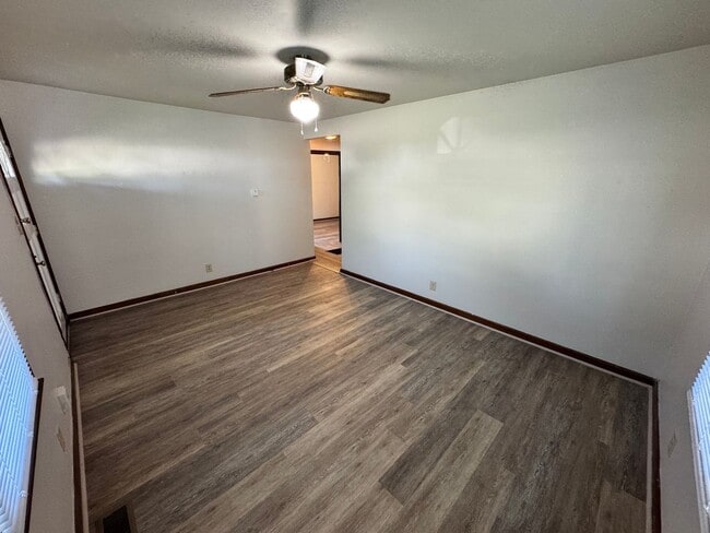 Building Photo - Two Bedroom Home