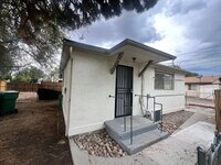 Building Photo - 1-Bedroom, 1-Bath Home – Fully Fenced with...