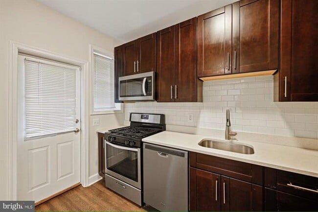 Building Photo - Available Now- Beautiful 3 Bedroom, 2 Bath Home in Baltimore, MD!