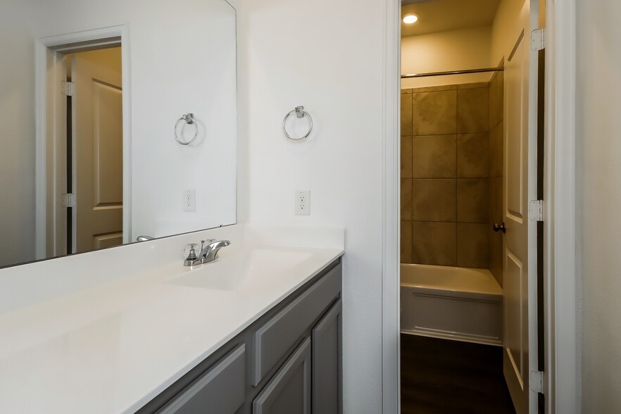 Building Photo - 4915 Eldorado Rose Pl