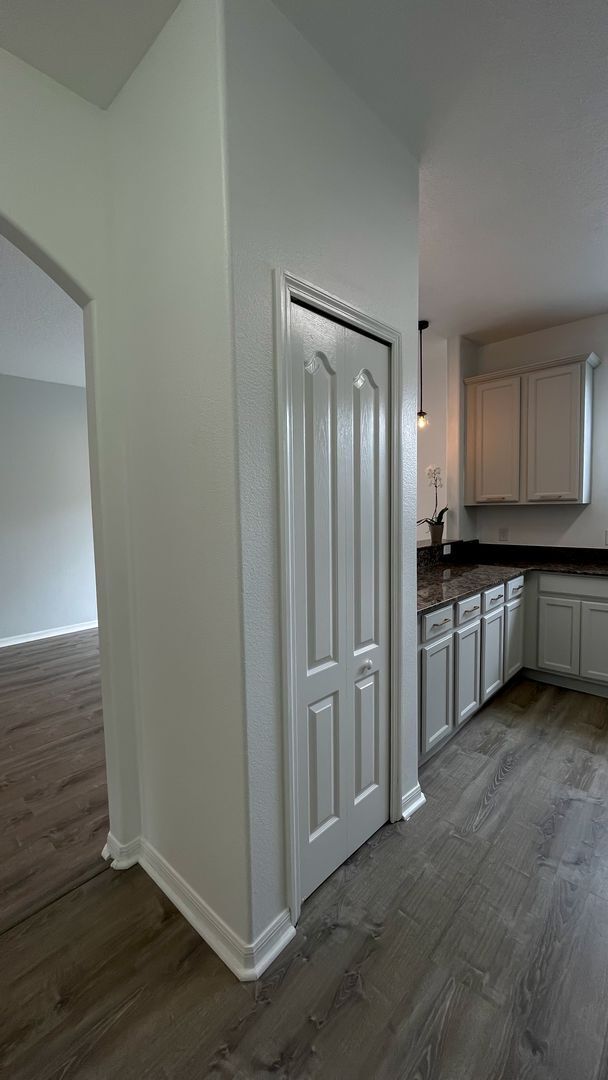 Building Photo - Beautifully Updated 3-Bedroom Townhouse in...