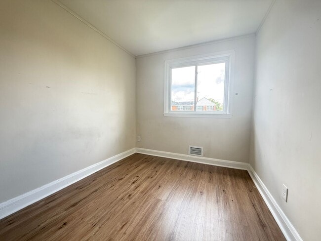 Building Photo - Four-Bedroom House in Parkville
