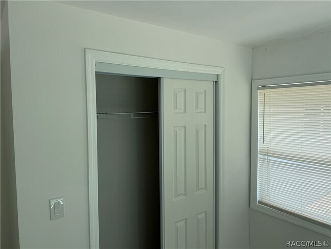 Building Photo - 1405 Eden Dr