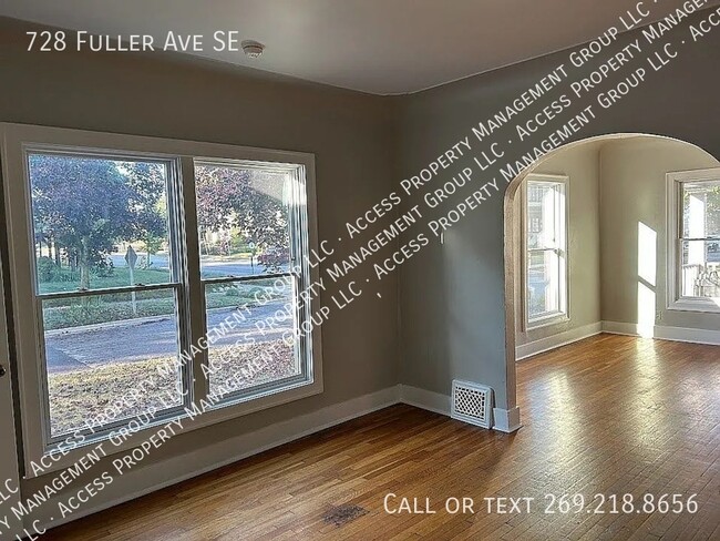 Building Photo - 728 Fuller Ave SE