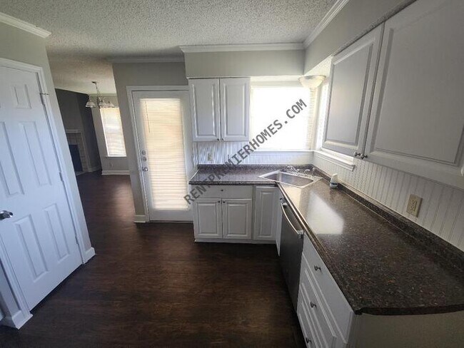 Building Photo - 1805 Dorchester St