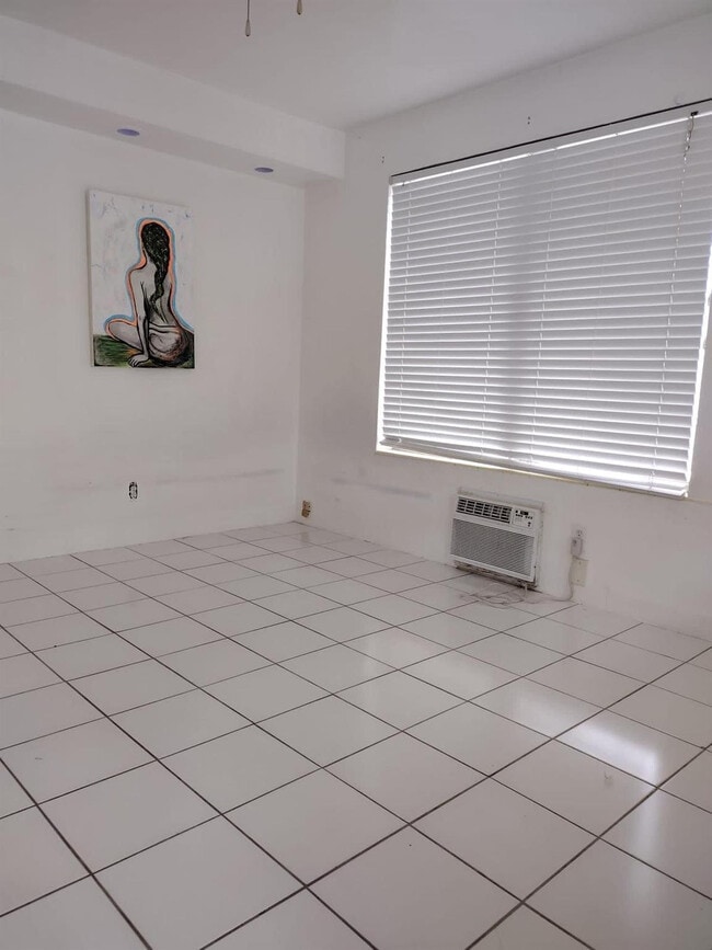 Building Photo - 1707 Thomas St