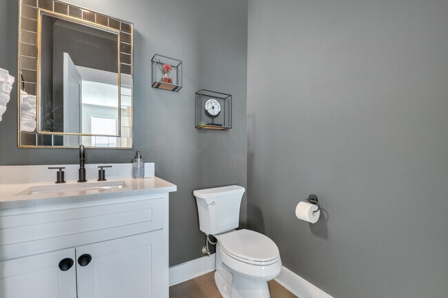 Building Photo - 1017 E 14th St