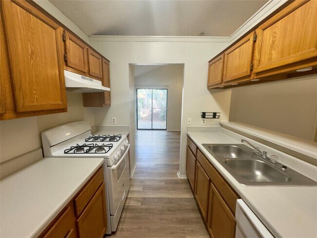 Building Photo - 112 S Mockingbird Ln