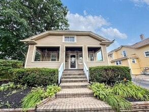 Building Photo - 454 Moseley St