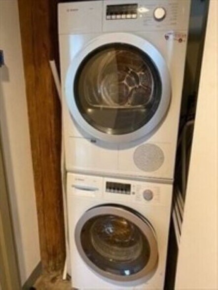 In Unit Laundry - 9 W Broadway