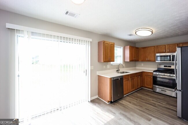 Building Photo - 7565 Woodbine Pl