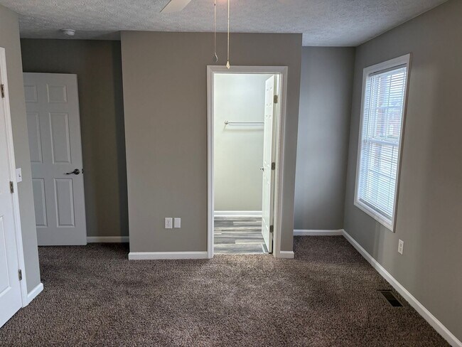 Building Photo - 1009 Blackwell Ct