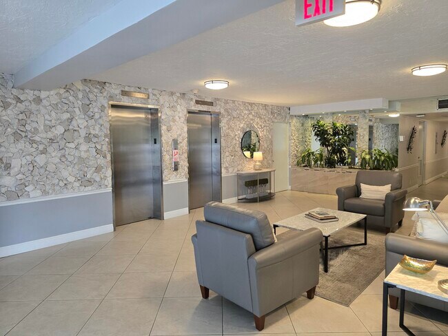 Building Photo - 3010 N Course Dr