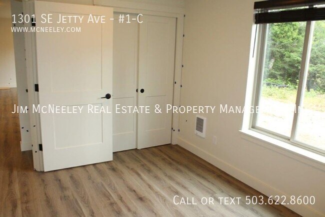 Building Photo - 1301 SE Jetty Ave