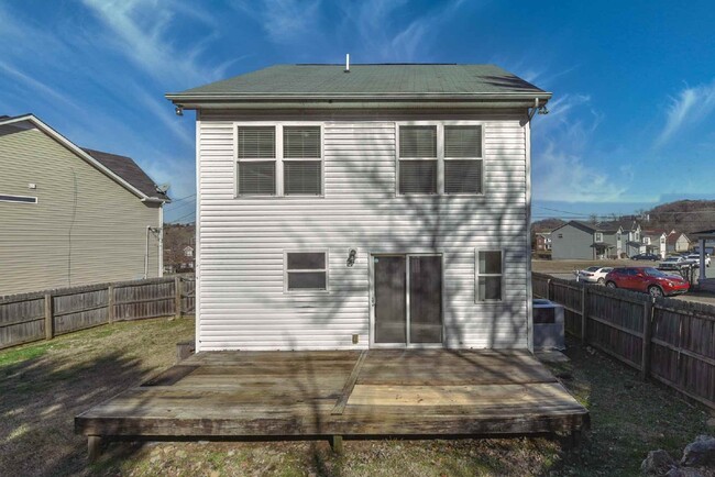 Building Photo - Beautiful 3BR/2.5BA in North Nashville!