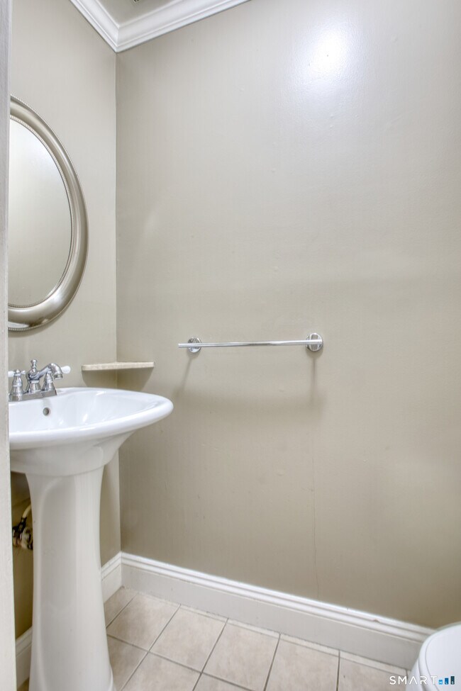 Building Photo - 15 Renwick St