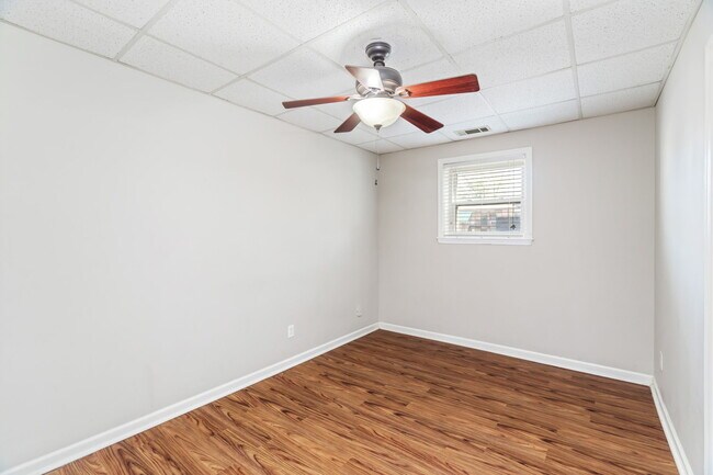 Building Photo - 2751 Jersey Ave