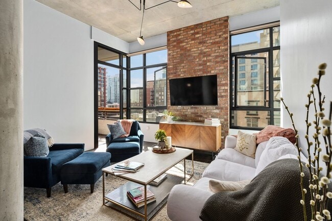 Building Photo - Modern Chic 2 bedroom at M2i