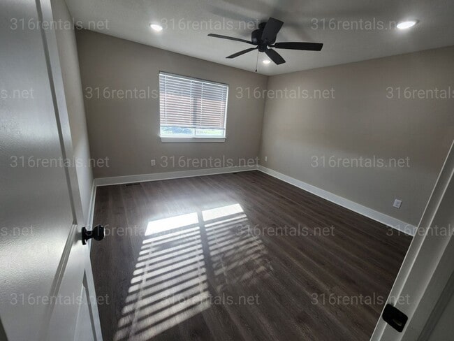 Building Photo - 5258 N Plumthicket St
