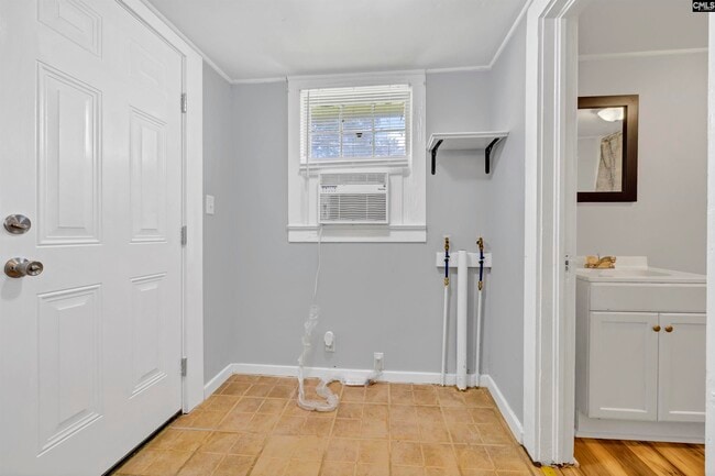 Building Photo - 206 Augusta St