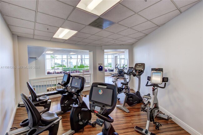 Building Photo - 848 Brickell Key Dr