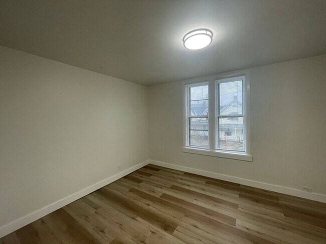 Building Photo - 475 Wilson St