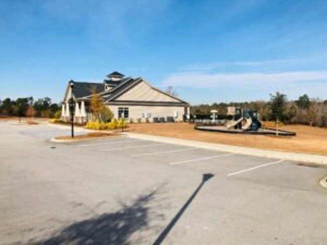 Building Photo - Like New in Longview!