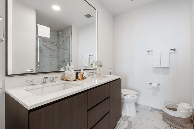 Building Photo - 1000 S Michigan Ave