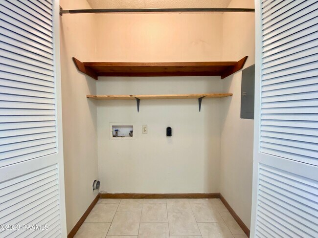 Building Photo - 204 Wilkie St