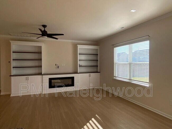 Building Photo - 2124 Fox Chapel Pl