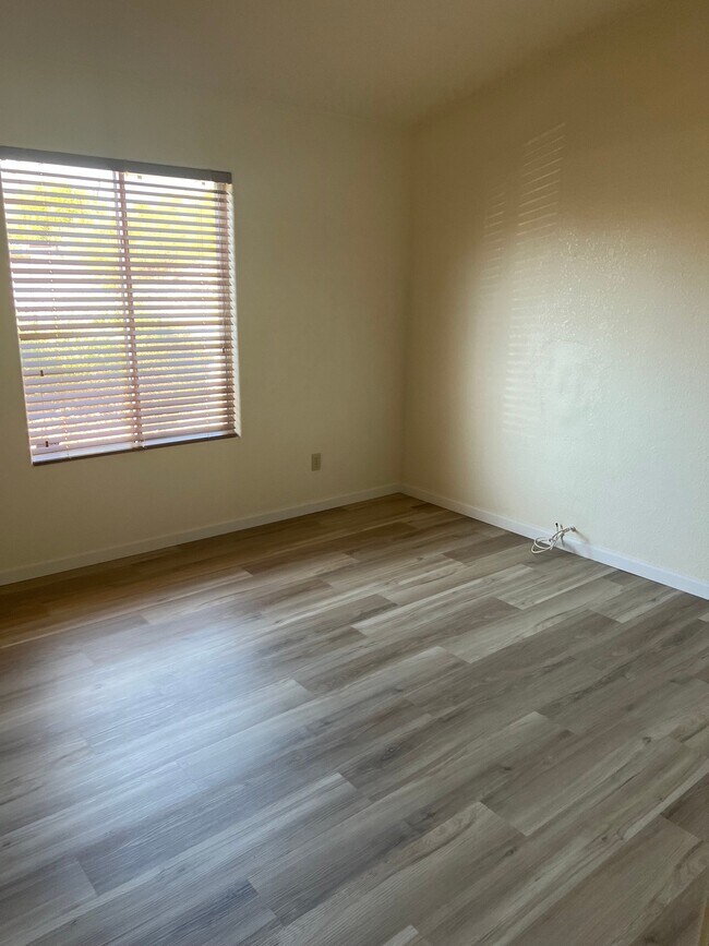 Building Photo - 2550 S Perillo Dr
