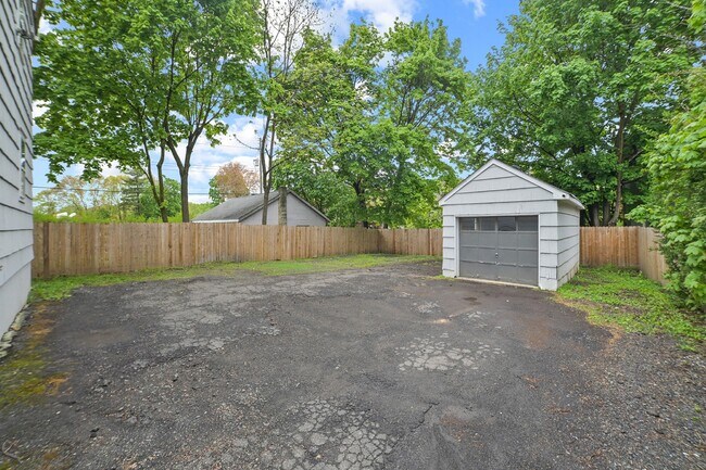 Building Photo - 59 Bernards Ave