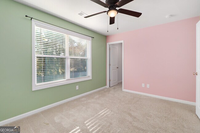 Building Photo - 120 Greenbriar Dr