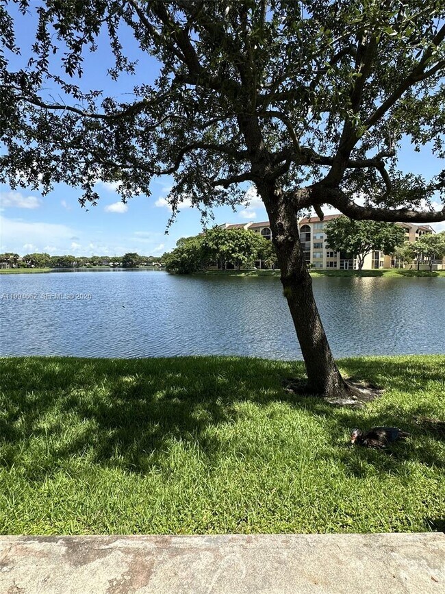 Building Photo - 10003 Winding Lake Rd