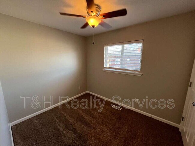 Building Photo - 333 N 7th Ave