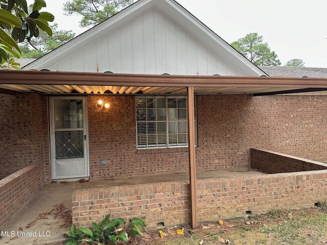 Building Photo - 128 Fern Valley Rd