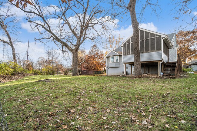 Building Photo - 715 NE 55th St