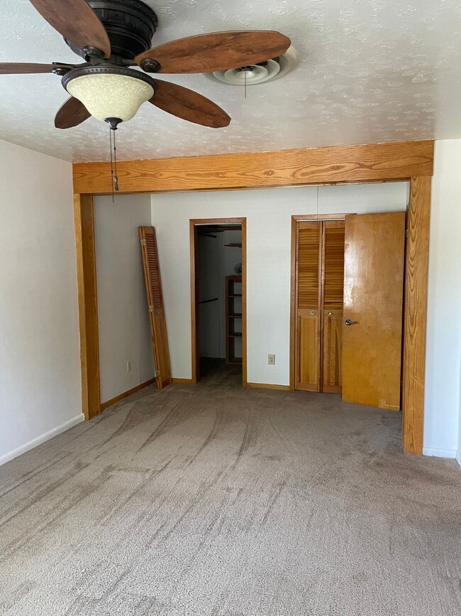 Building Photo - 2/2/1 In a quiet neighborhood - 6 to 9 month lease option available