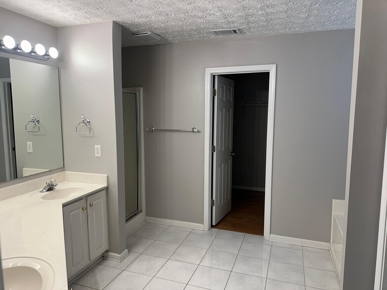 Building Photo - 3730 Golfe Links Drive