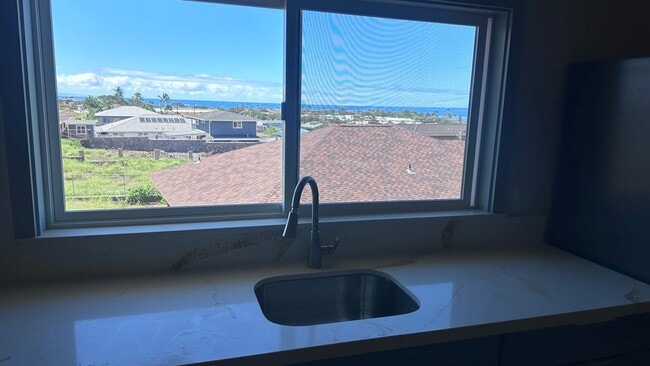 Building Photo - 1350 Kahoma St