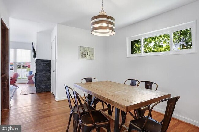 Building Photo - 9724 Admiralty Dr