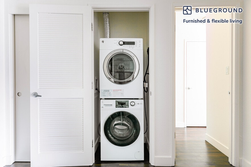 Building Photo - 655 S Fair Oaks Ave