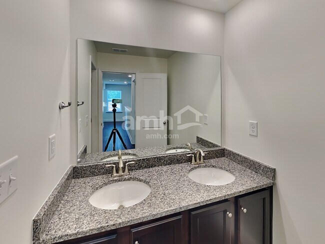 Building Photo - 800 Headland Wy