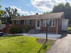 Building Photo - 1245 Elm St