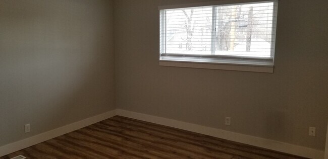 Building Photo - 1 Bedroom Salt Lake Condo  Available