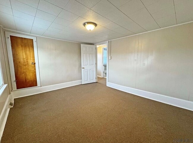 Building Photo - 610 Graham Ave