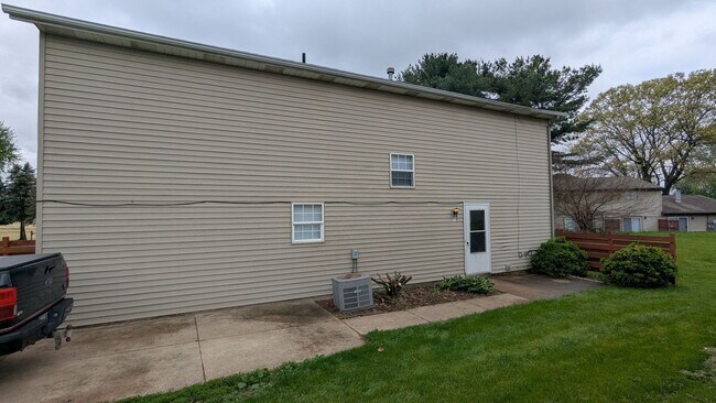 Building Photo - MN Cedar Village (871)